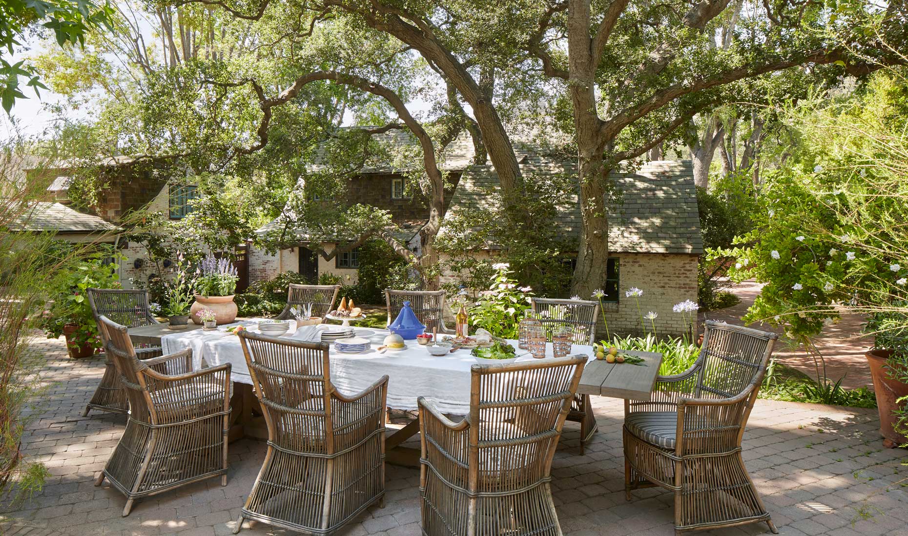 Daniella_Southgate_Glen_Oaks_Outdoor_Table